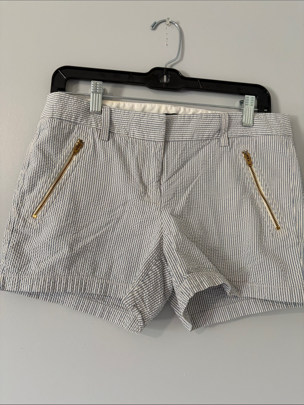 High-Waist Seersucker Stripe Women’s Shorts with Gold Zippers - White/Blue